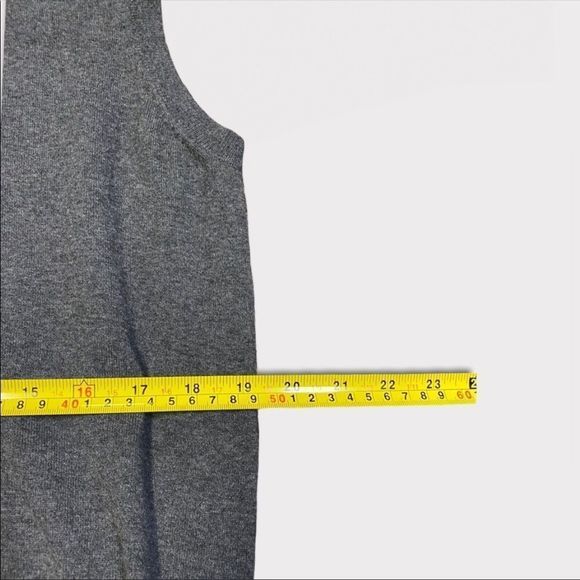 LE CHATEAU | Men’s Sweater Vest - Picture 3 of 3